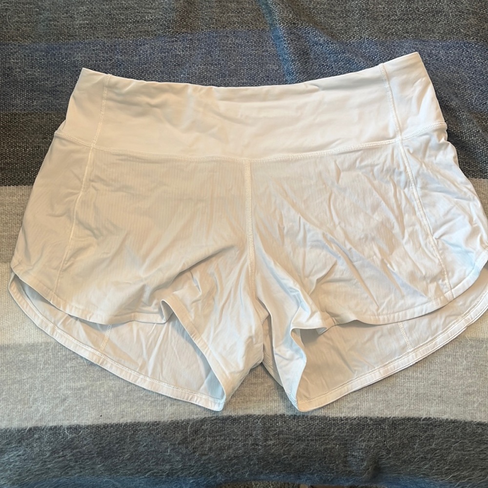 Lululemon speed up mid rise shorts size 6tall 2.5 inseam